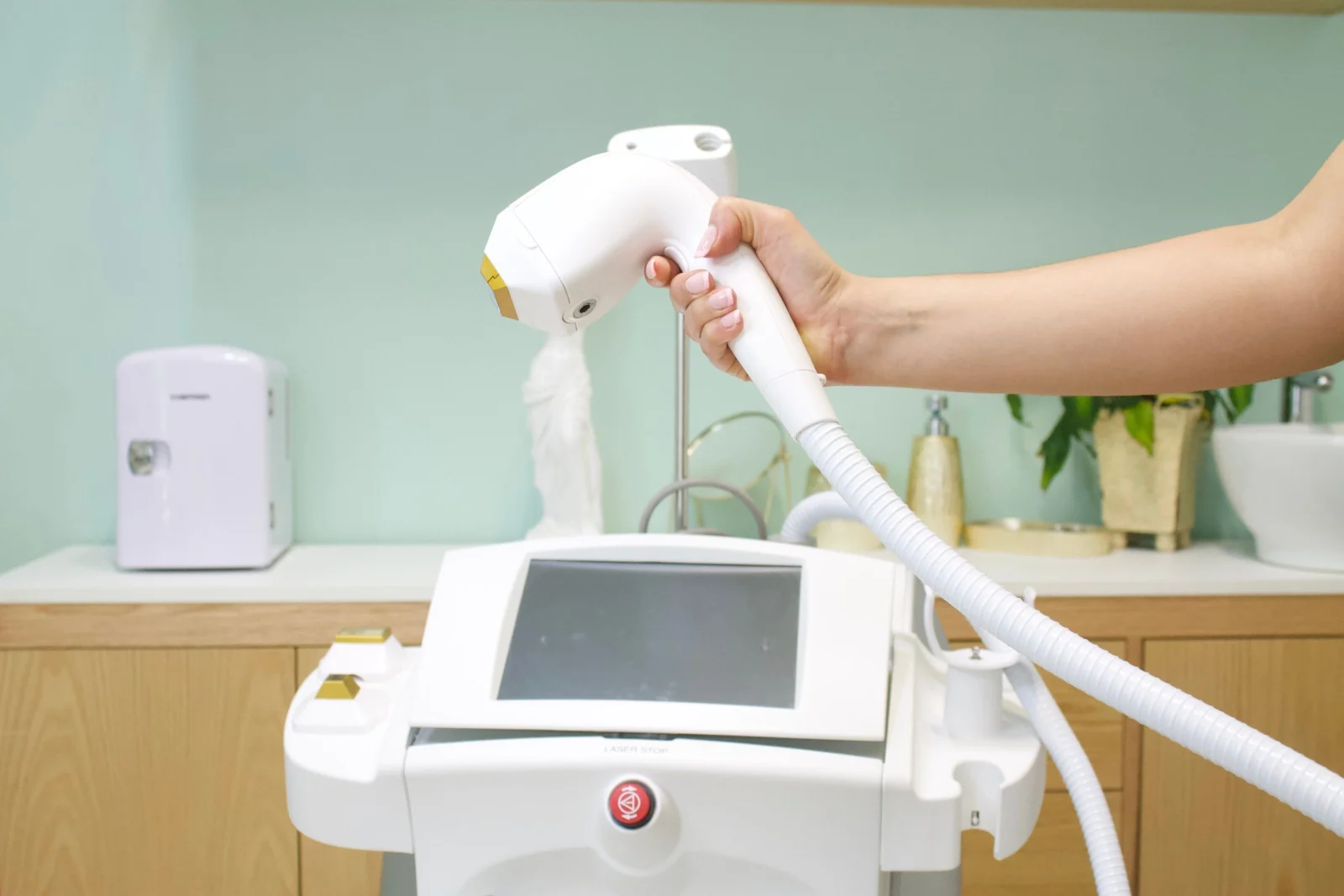Cân nhắc bài toán đầu tư: Bảng so sánh các cấu hình laser điều trị bề mặt